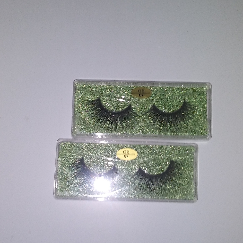 Lashes - Picture 2 of 4